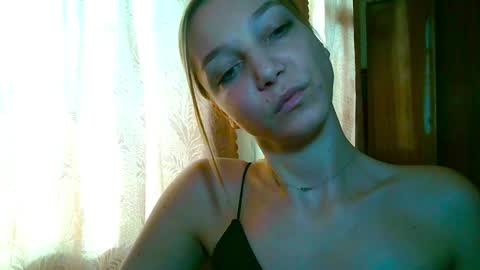 Snapshot of emilly_xkiss chatting on 11.28.25 Emilly online show from 11.28.25