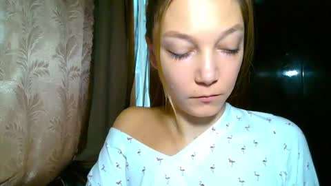 Snapshot of emilly_xkiss chatting on 12.01.25 Emilly online show from 12.01.25