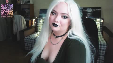 Snapshot of emillybones chatting on 09.08.25 Emily online show from 09.08.25