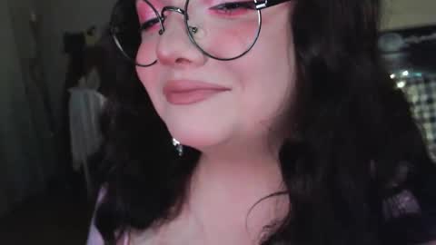 Snapshot of emillybones chatting on 09.19.25 Emily online show from 09.19.25