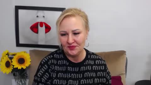 Snapshot of emillykiss chatting on 03.05.25 EmillyLove online show from 03.05.25