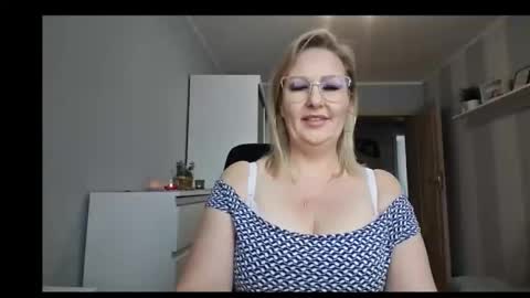 Snapshot of emillykiss chatting on 02.11.26 EmillyLove online show from 02.11.26