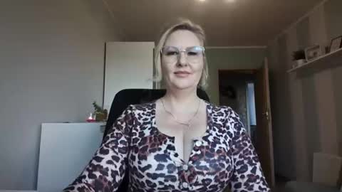 Snapshot of emillykiss chatting on 03.04.26 EmillyLove online show from 03.04.26