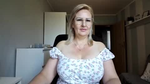 EmillyLove online show from 05.23.26