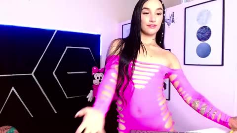 Snapshot of emillystonex chatting on 12.15.25 emillystonex online show from 12.15.25