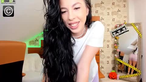 EmillyTaylor online show from 10.29.25