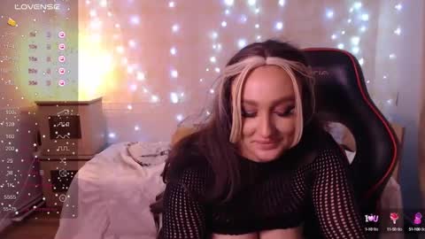 Snapshot of emily962009 chatting on 02.07.25 EMY online show from 02.07.25