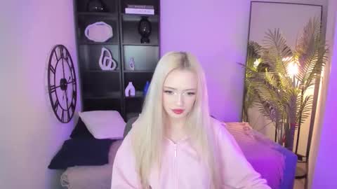 Snapshot of emily_air chatting on 11.29.25 Emily online show from 11.29.25