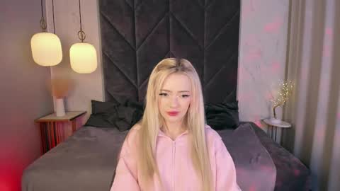 Snapshot of emily_air chatting on 12.15.25 Emily online show from 12.15.25