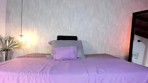 Snapshot of emily_ariaszc chatting on 12.11.24 Emily online show from 12.11.24