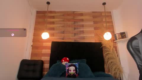 Snapshot of emily_brown04 chatting on 10.07.25 emily_brown04 online show from 10.07.25