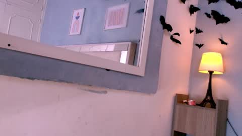 emily_castillo1_ online show from 11.20.25