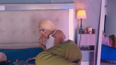 emily_castillo1_ online show from 04.24.26