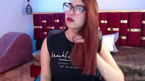 Snapshot of emily_fox_3 chatting on 11.12.25 emily fox 3 online show from 11.12.25