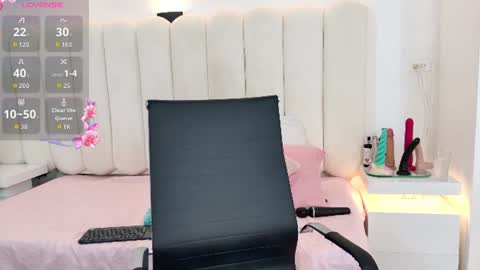 emily_hilton1 online show from 07.16.26