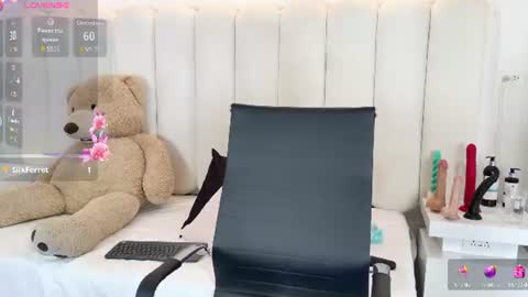 emily_hilton1 online show from 07.25.26