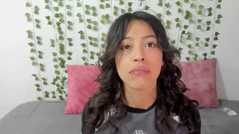 Snapshot of emily_jonessxx chatting on 01.12.26 emily online show from 01.12.26