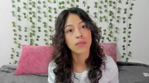 Snapshot of emily_jonessxx chatting on 01.13.26 emily online show from 01.13.26