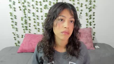 Snapshot of emily_jonessxx chatting on 01.17.26 emily online show from 01.17.26