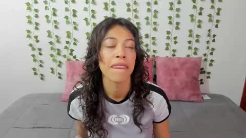 Snapshot of emily_jonessxx chatting on 02.16.26 emily online show from 02.16.26