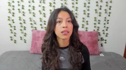 Snapshot of emily_jonessxx chatting on 02.28.26 emily online show from 02.28.26