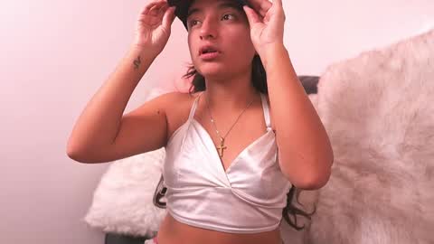 Snapshot of emily_jonexs_ chatting on 04.22.26 mily online show from 04.22.26
