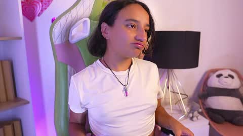 Snapshot of emily_jonexs_ chatting on 05.22.26 mily online show from 05.22.26