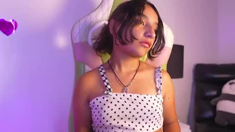 Snapshot of emily_jonexs_ chatting on 05.27.26 mily online show from 05.27.26