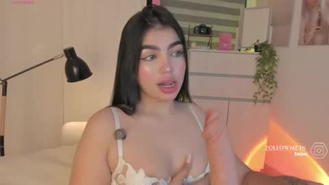 Snapshot of emily_kenner chatting on 05.25.26 EmilyKenner Independent model online show from 05.25.26