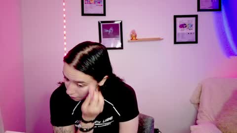 Emily Lindey online show from 06.17.26