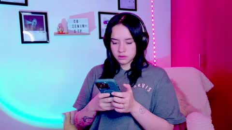 Emily Lindey online show from 06.21.26