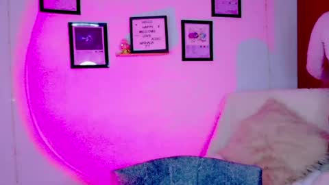 Emily Lindey online show from 07.08.26