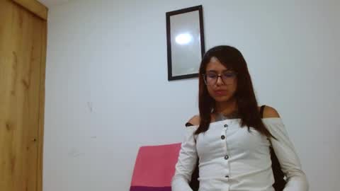 Snapshot of emily_loperaa chatting on 06.05.26 Emily online show from 06.05.26