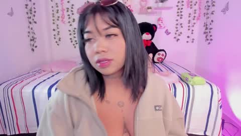 Snapshot of emily_restrepoo chatting on 01.06.25 Emily online show from 01.06.25