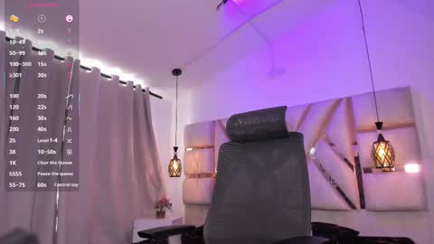 Snapshot of emily_roousee chatting on 11.22.25 Emily online show from 11.22.25