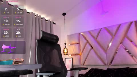 Snapshot of emily_roousee chatting on 12.17.25 Emily online show from 12.17.25