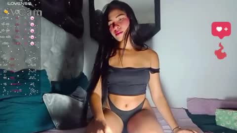 emily_rosse9 online show from 01.23.25