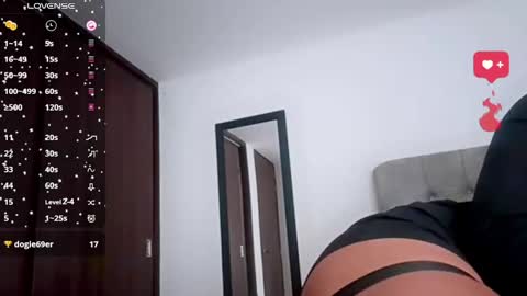 emily_rosse9 online show from 10.31.25