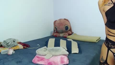 Snapshot of emily_rousxxx chatting on 12.21.25 Emily IGEmmily Baussa online show from 12.21.25