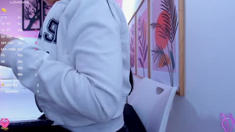 Snapshot of emily_roux chatting on 01.09.25  EMILY  online show from 01.09.25