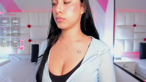 Snapshot of emily_roux chatting on 01.31.25  EMILY  online show from 01.31.25