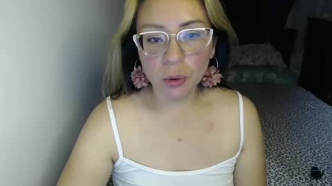 Snapshot of emily_sexy69 chatting on 02.22.25 Emily online show from 02.22.25