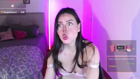 Snapshot of emily_swan_04 chatting on 10.16.25 Emily  Swan online show from 10.16.25