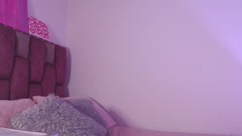 emily_w2 online show from 02.18.25