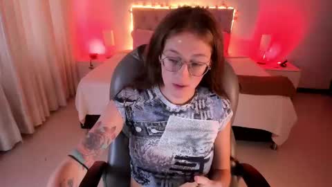 Snapshot of emily_warren__ chatting on 10.03.25 emily_warren__ online show from 10.03.25