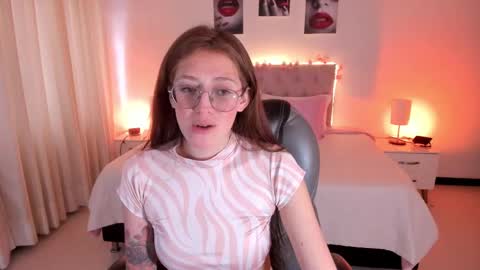 Snapshot of emily_warren__ chatting on 10.07.25 emily_warren__ online show from 10.07.25