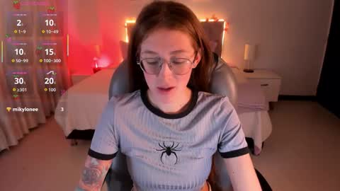 Snapshot of emily_warren__ chatting on 10.15.25 emily_warren__ online show from 10.15.25