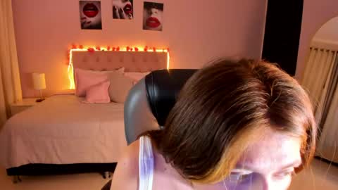 emily_warren__ online show from 04.22.26