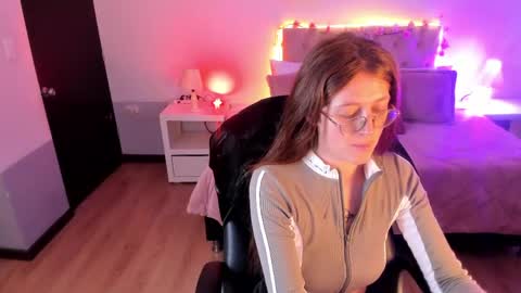 emily_warren__ online show from 06.04.26