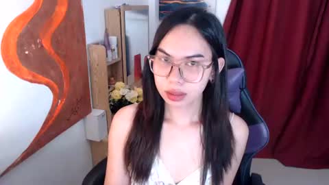 emily_xo143 online show from 06.15.26